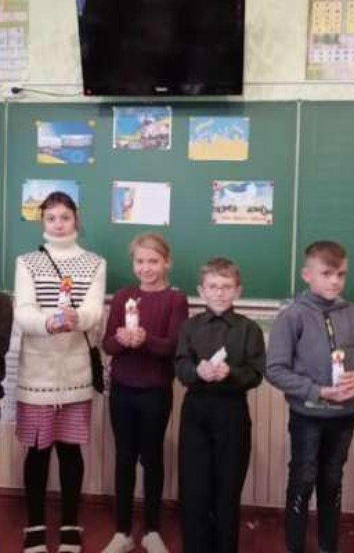 Некоторые дети пошли в школу ютуберов