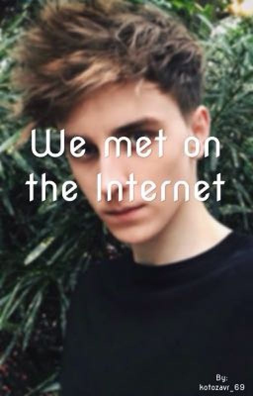 We met on the Internet. | Мы встретились в интернете