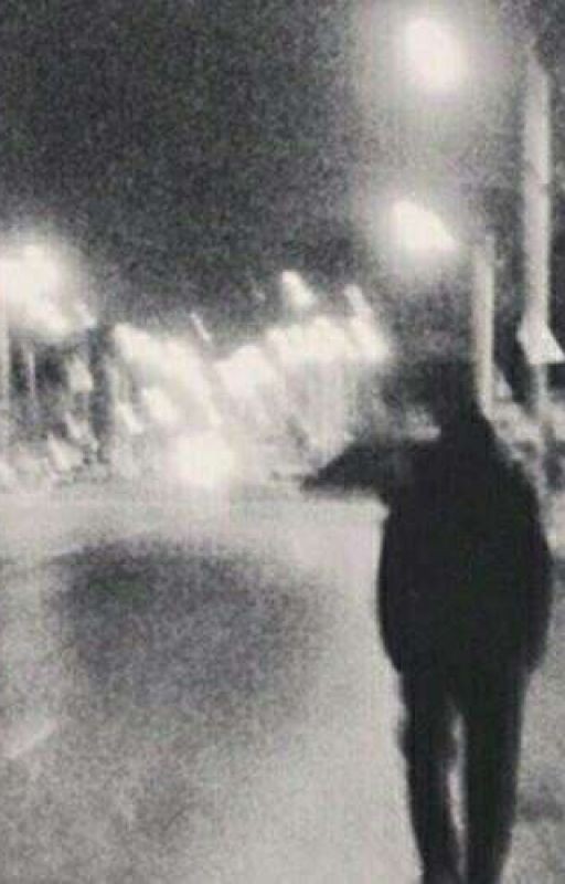 Она