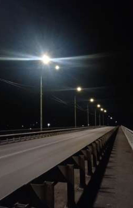 старшая сестра из другой страны