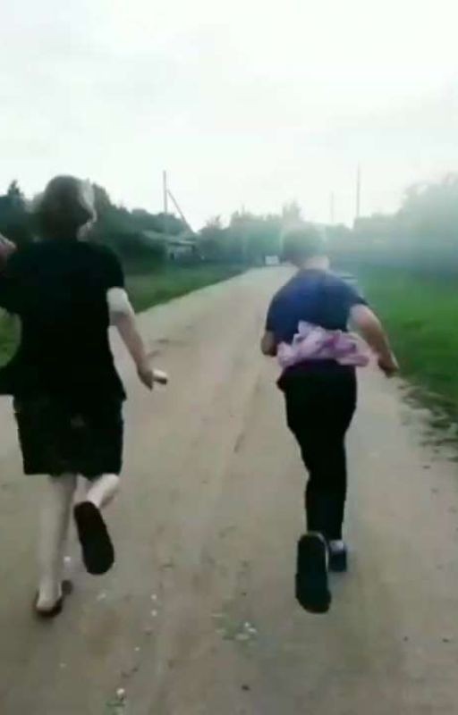 Любовь черешенки к большим.... диванам